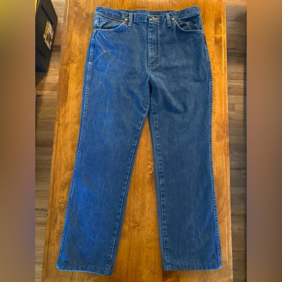 Wranglers size 34x28 (hemmed). Excellent pair of jeans in Great condition. Denim - Picture 1 of 8